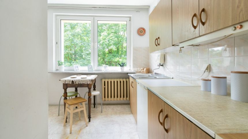 Dwupokojowe mieszkanie z olbrzymim potencjałem! miniaturka 4