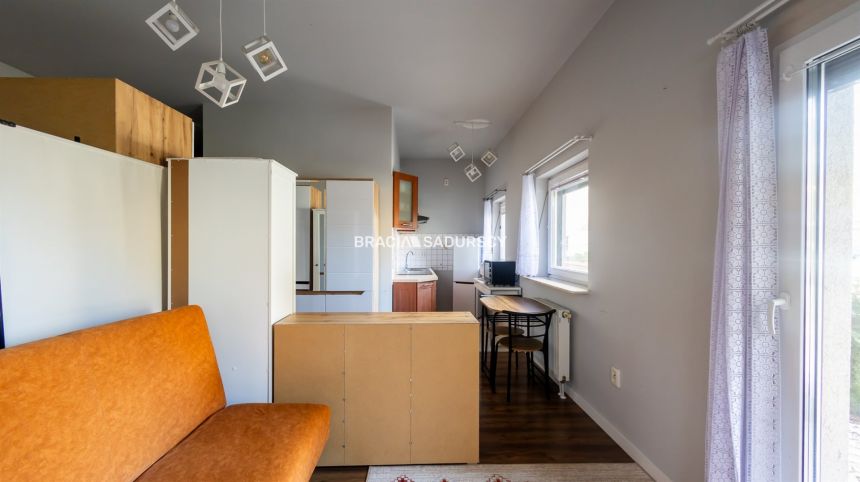 Komfortowe przestronne mieszkanie w apartamentowcu miniaturka 13