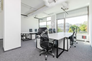 LUX 154 m 4-POK. LOKAL W BIUROWCU