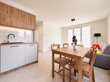 Komórka lokatorska, miejsce parkingowe, umeblowane