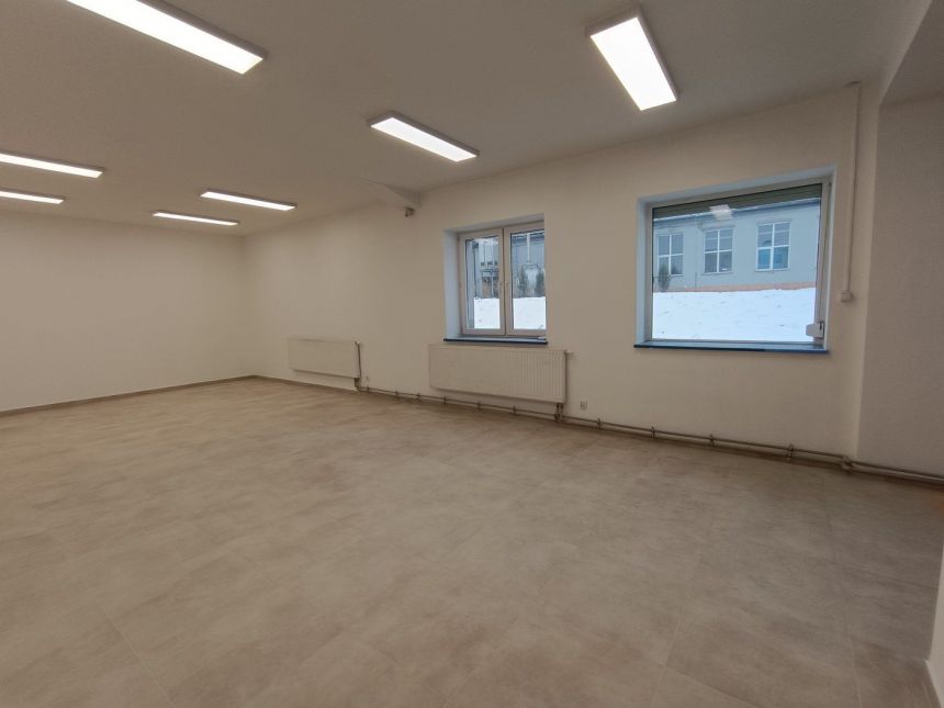 Lokal około 75 m2, parter, czarnów miniaturka 3