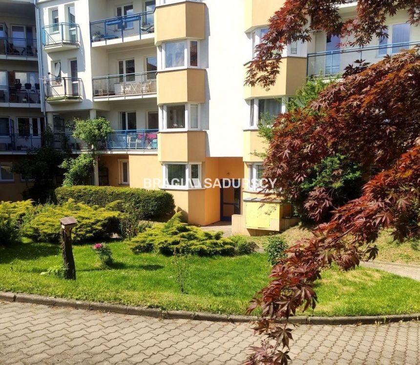 KAWALERKA OSOBNA KUCHNIA BALKON PRĄDNIK CZERWONY miniaturka 3