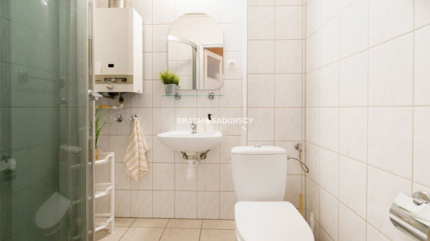 Dwupokojowe mieszkanie z olbrzymim potencjałem! miniaturka 15