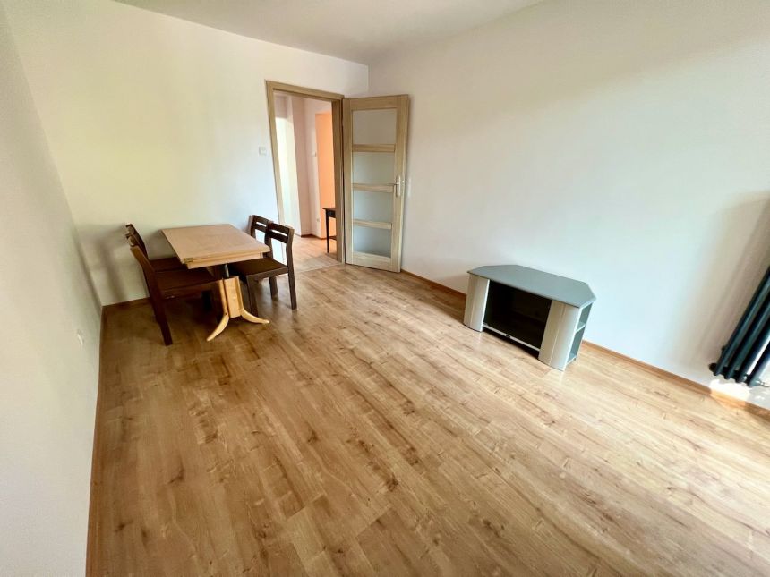 Ulica Ciasna, trzy samodzielne pokoje po remoncie miniaturka 3