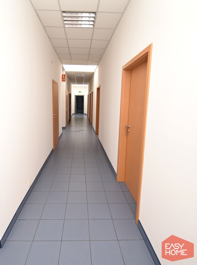 Lokal 90 m2, podzielony na 7 biur, klima., parking miniaturka 14