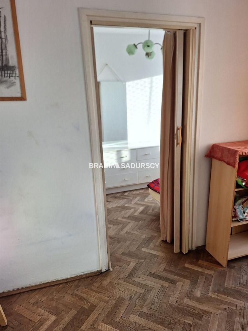 2-pok, ul. Królewska, parking dla mieszkańców miniaturka 13