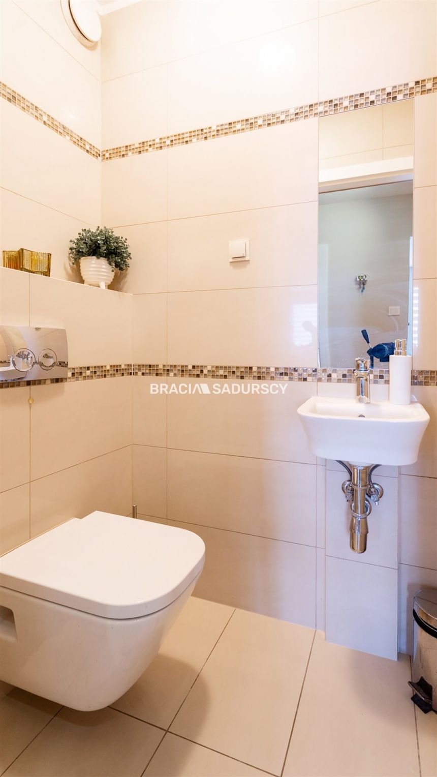 3 pokoje, dwa balkony, po remoncie miniaturka 25