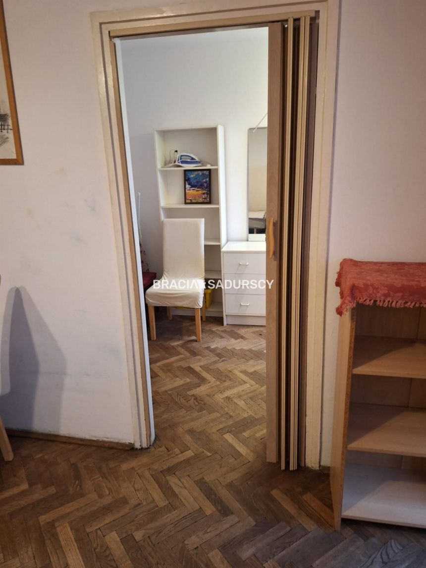 2-pok, ul. Królewska, parking dla mieszkańców miniaturka 16