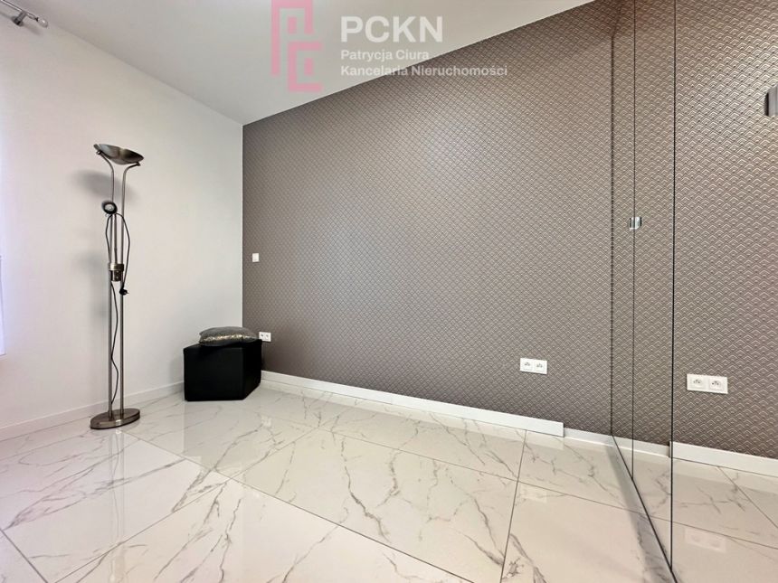 Apartament z ogródkiem i mp w garażu w cenie! miniaturka 4