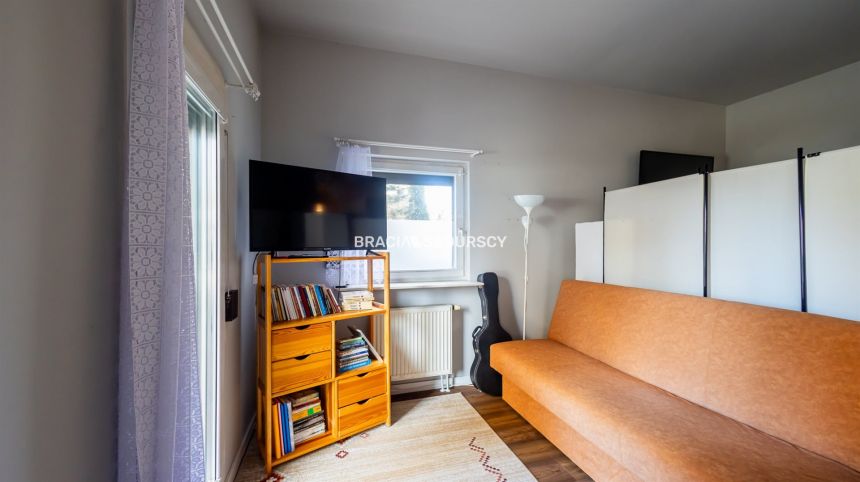 Komfortowe przestronne mieszkanie w apartamentowcu miniaturka 19