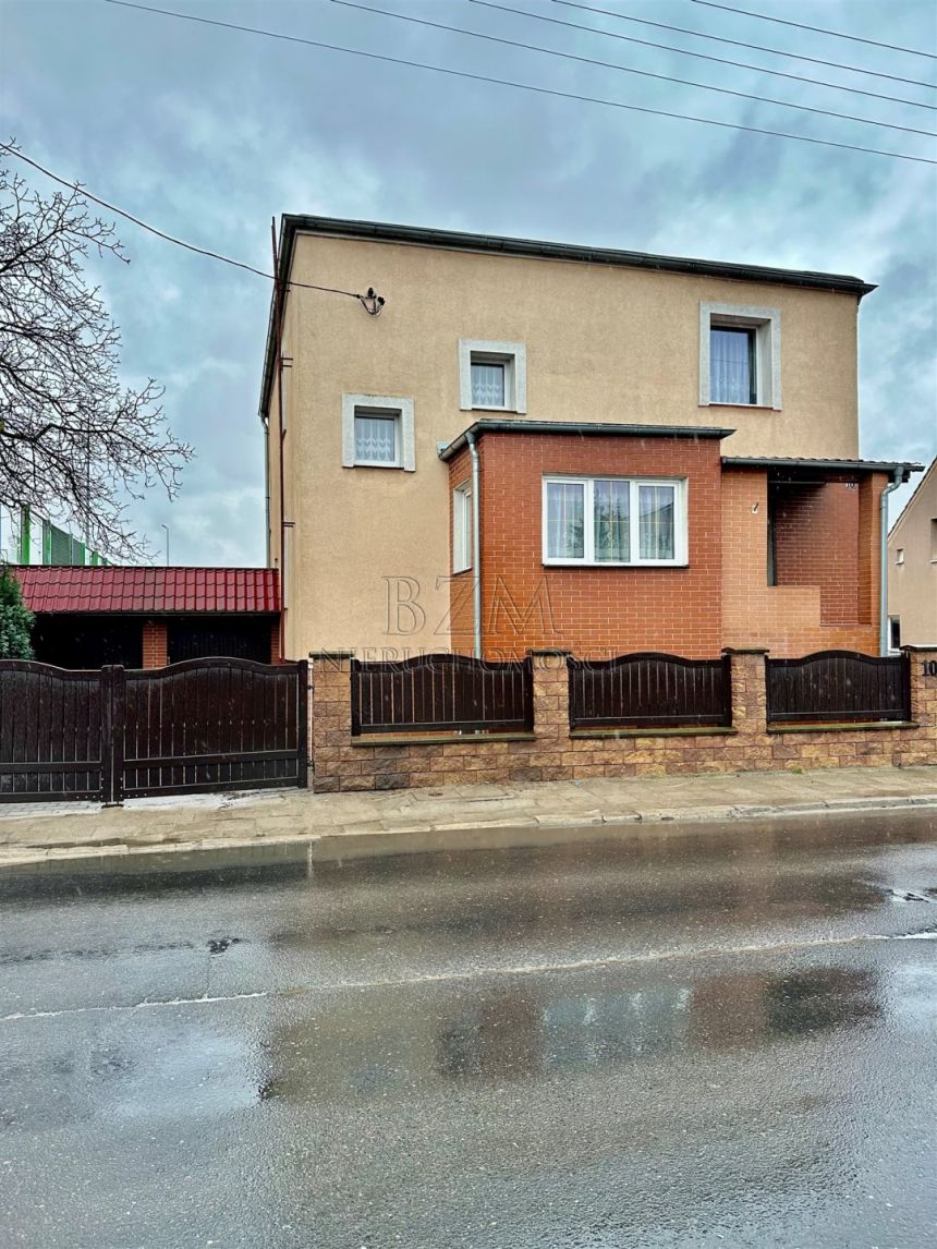 Atrakcyjna lokalizacja - zdjęcie 1