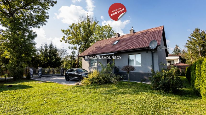 Tyniec, dom po remoncie z tarasem i działką 572 m2 - zdjęcie 1
