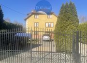 Dom wolnostojący, dwulokalowy z 2 garażami. miniaturka 1