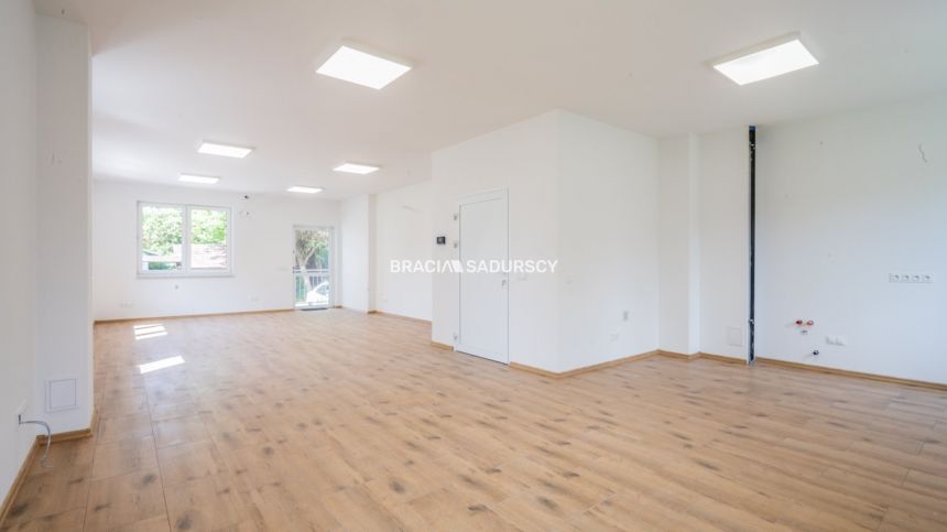 Lokal usługowy z miejscami parkingowymi miniaturka 3