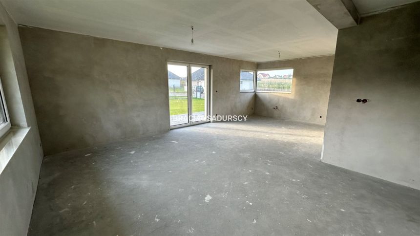 Dom parterowy z garażem i dużym ogrodem miniaturka 15