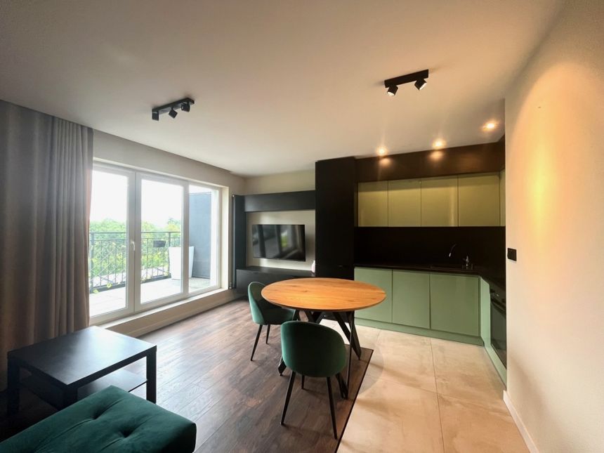 NOWA CENA! 2pok. tylko 2km od RYNKU!+duży balkon! miniaturka 2