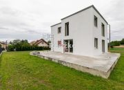 Dom w stanie deweloperskim z fotowoltaiką. miniaturka 1