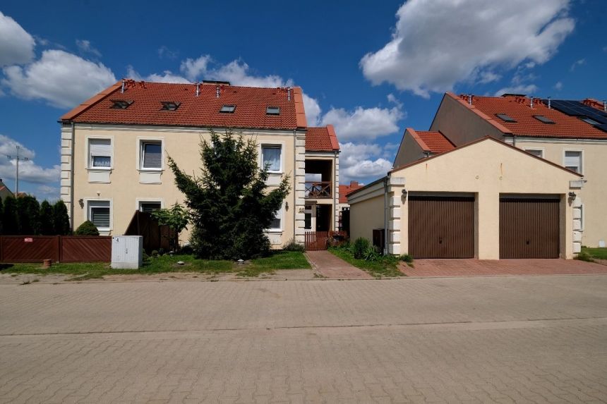 Bezczynszowe, z ogródkiem 150 m2 i garażem 17 m2 - zdjęcie 1