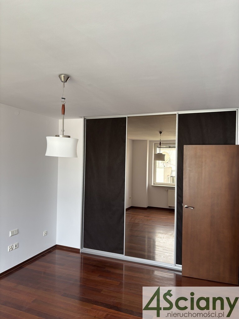 Komfortowy 4-pokojowy apartament na Woli miniaturka 9