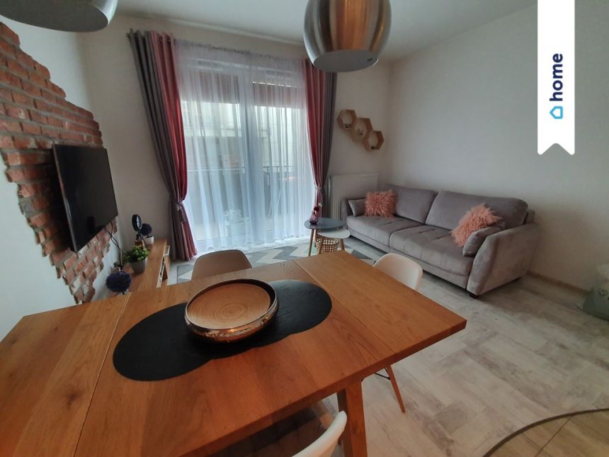 Ładne 2 pokoje, bliskość stacji tramwajowej.   WAT miniaturka 2