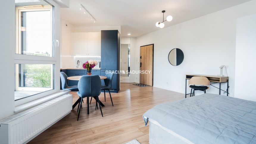 Nowoczesny i wygodny apartament z balkonem. miniaturka 3