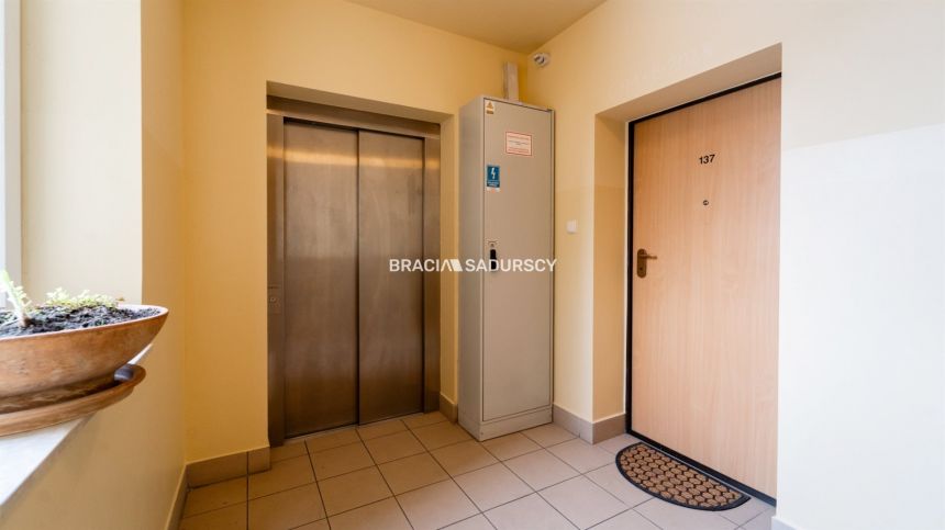 PRĄDNIK CZERWONY, 2 pokoje z dużym balkonem, winda miniaturka 24
