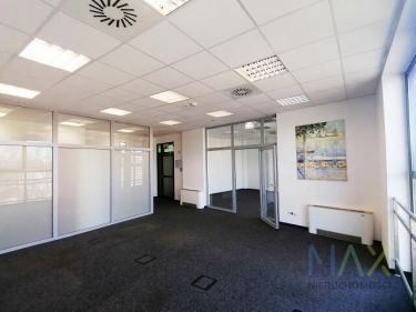 Jasna przestrzeń w nowoczesnym biurowcu w Centrum