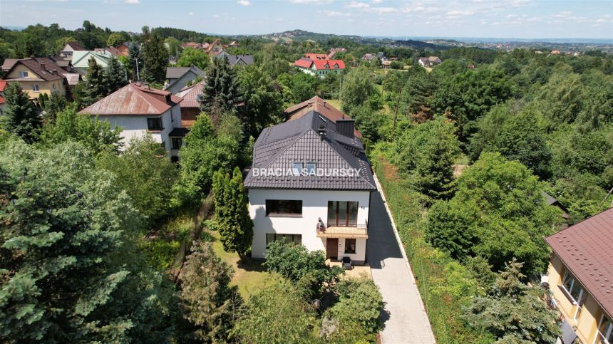Dom mieszkalny, trzykondygnacyjny - zdjęcie 1