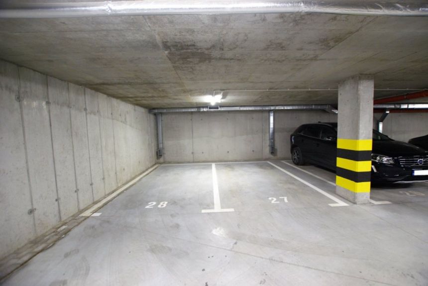 Miejsca parkingowe w garażu podziemnym miniaturka 3
