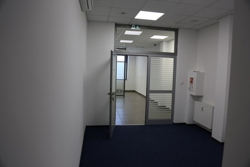 Zielona Góra, ul. Kraljevska 7 lok.G atrakcyjny lokal sprzedaż z najmem zwrotnym miniaturka 7