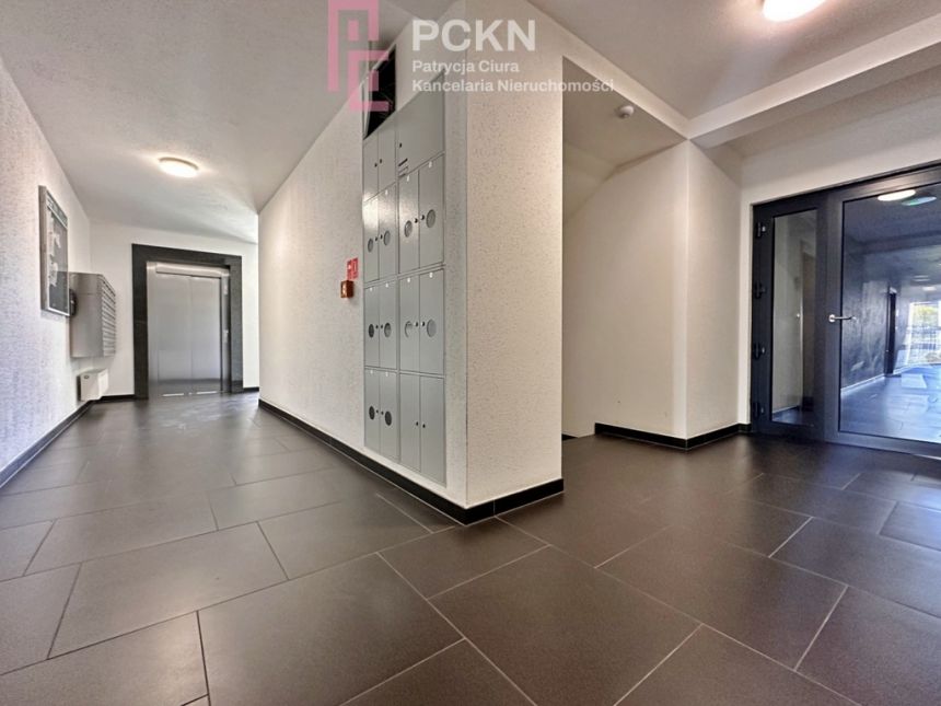 Apartament z ogródkiem i mp w garażu w cenie! miniaturka 9