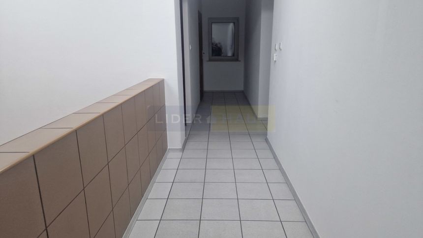 Lokal z ekspozycją na E-7 miniaturka 12