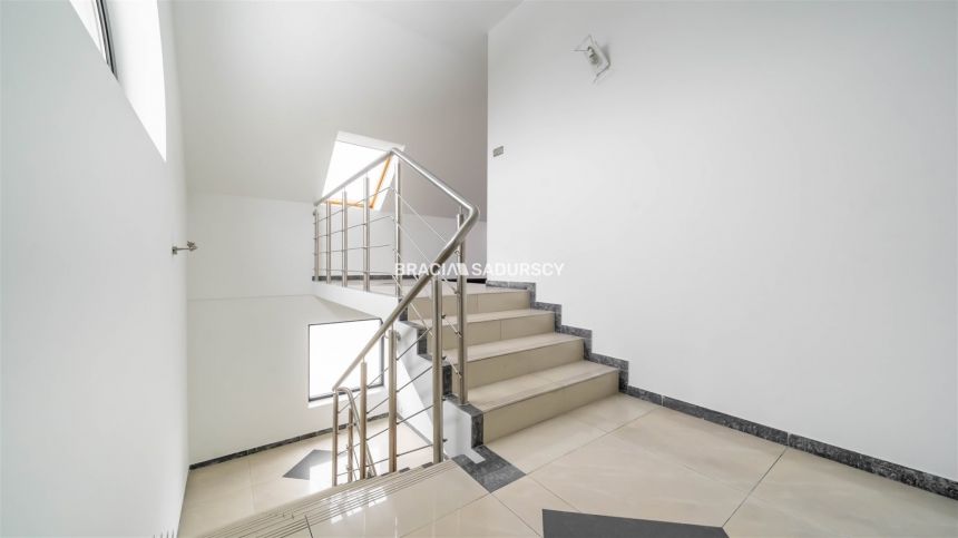 Lokal użytkowy- 340m2, rejon ul. Zakopiańskiej miniaturka 40