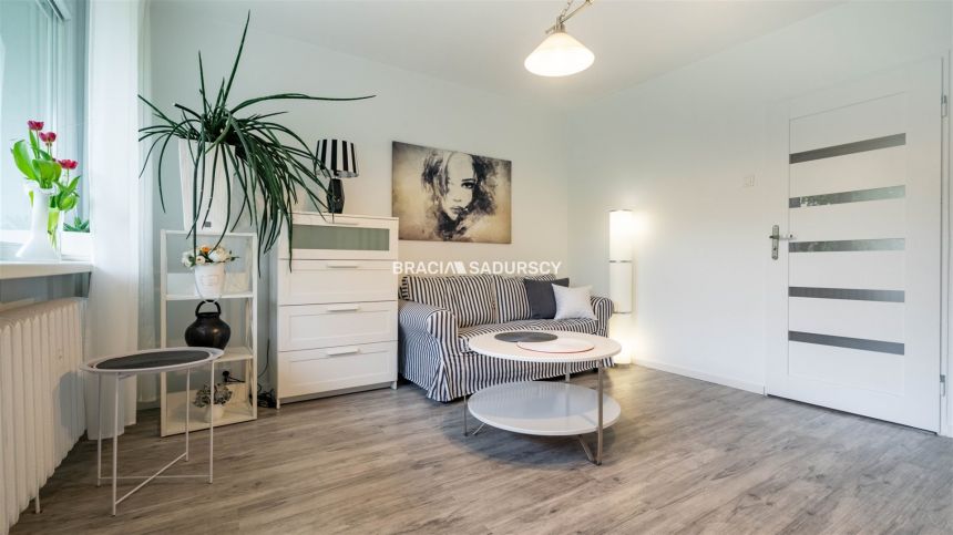 GUSTOWNE, ZADBANE,  2-POKOJOWE Z ODDZIELNĄ KUCHNIĄ miniaturka 4
