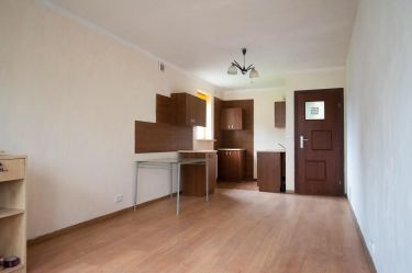 Lokal na usługi lub biuro,w cenie CO i woda