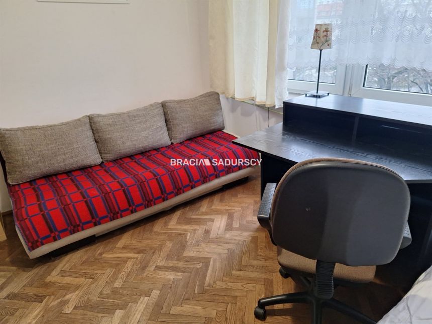 2-pok, ul. Królewska, parking dla mieszkańców - zdjęcie 1
