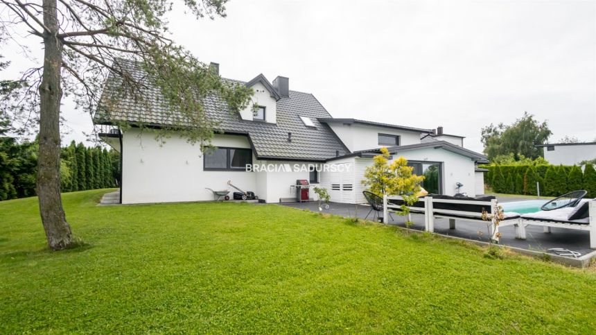 Wysoki standard, działka 23 ar, 4 sypialnie, basen miniaturka 45