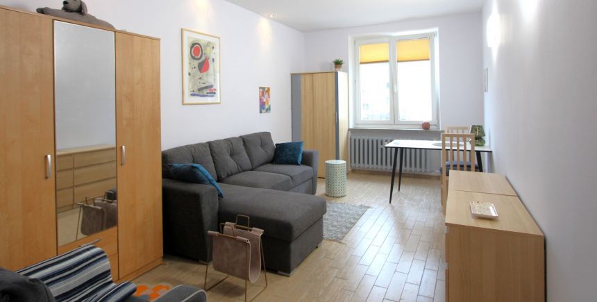 Duża kawalerka z osobną kuchnią w Centrum Gdyni- WOLNA OD ZARAZ - zdjęcie 1