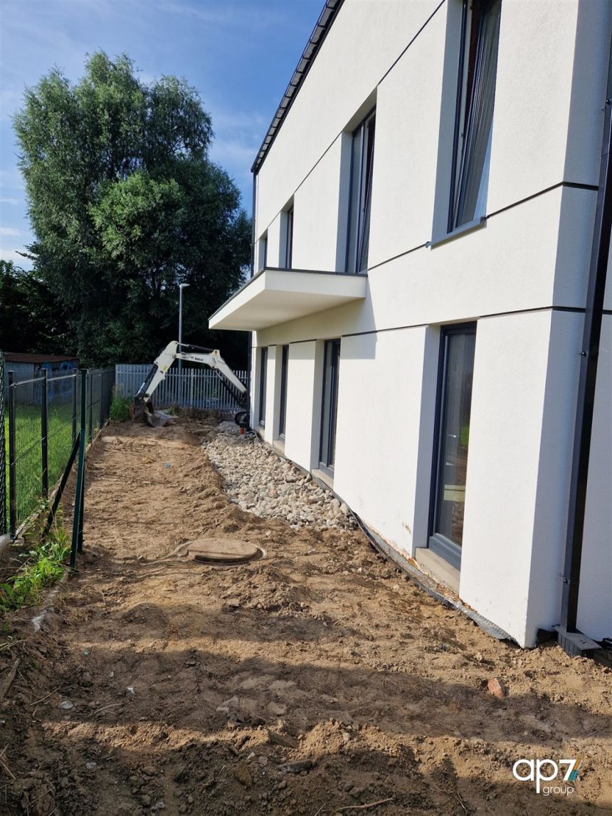 Dom składający się z 2 niezależnych apartamentów miniaturka 3