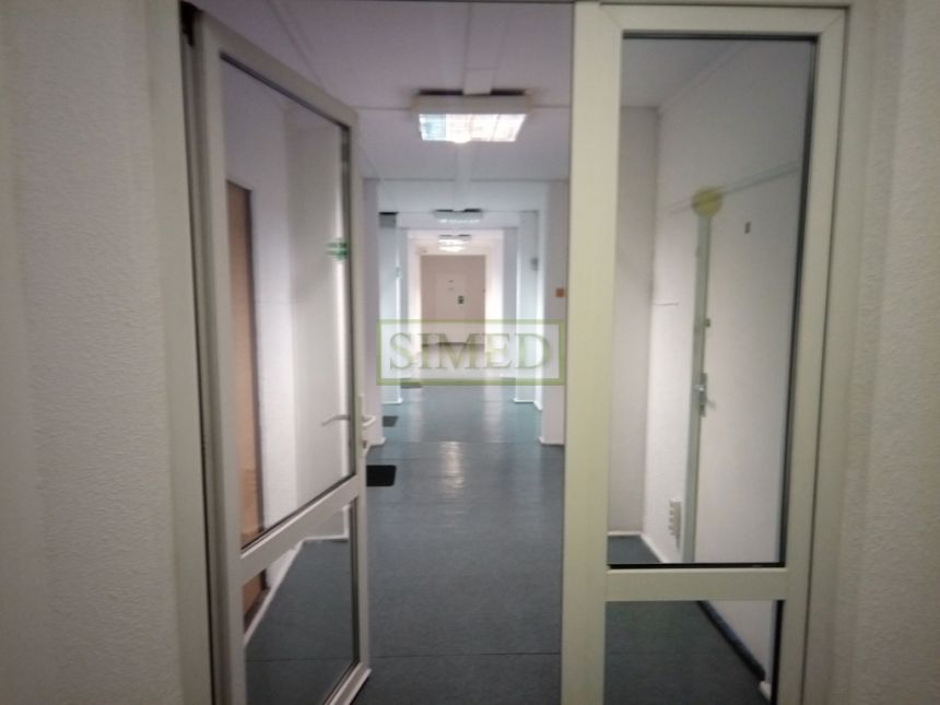 Małe biuro , pokój , parking , ochrona miniaturka 9
