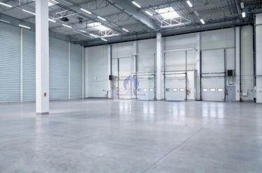 Włochy: magazyn/biuro 630 m2