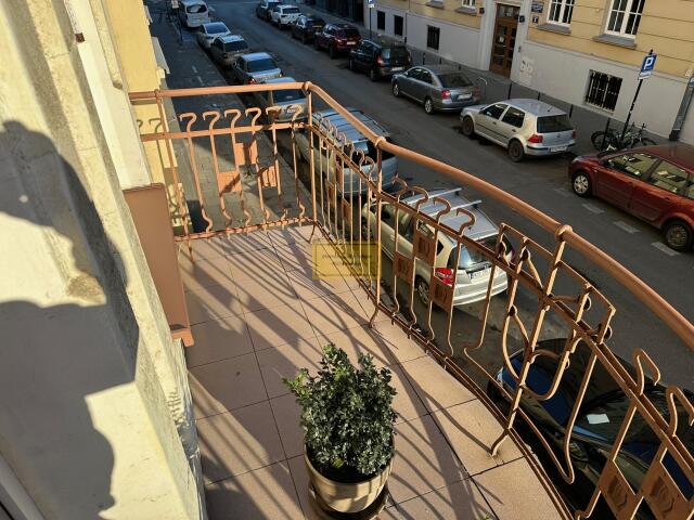 Kamienica w centrum miasta miniaturka 4