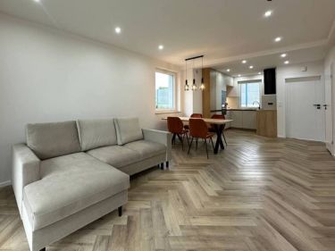 Na sprzedaż przestronny apartament z ogródkiem