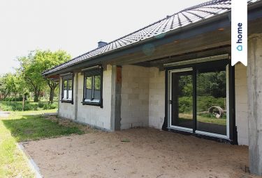 Wygodny dom w Białych Błotach do wykończenia
