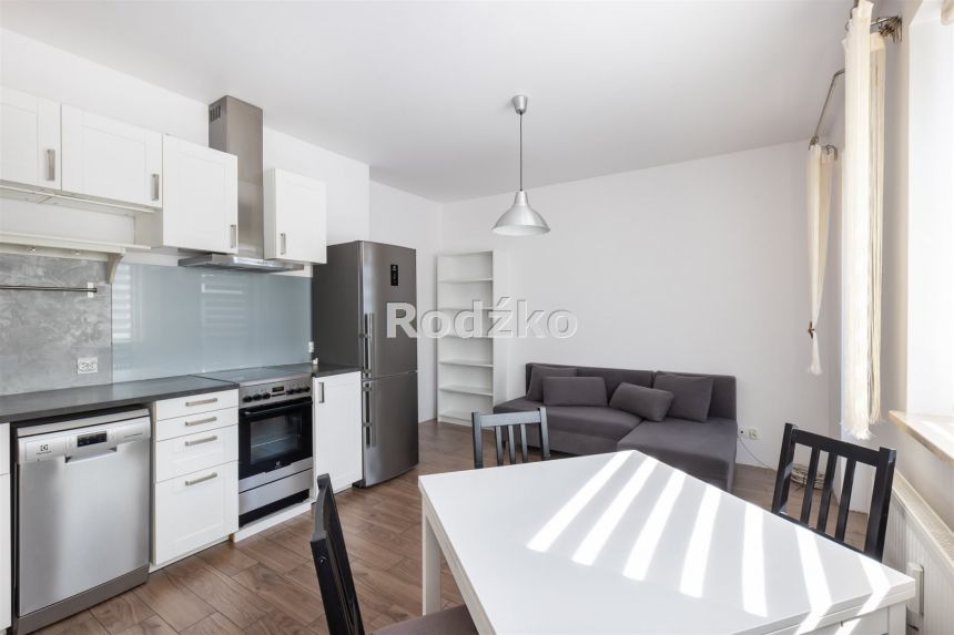 M-3 z miejscem postojowym. miniaturka 3