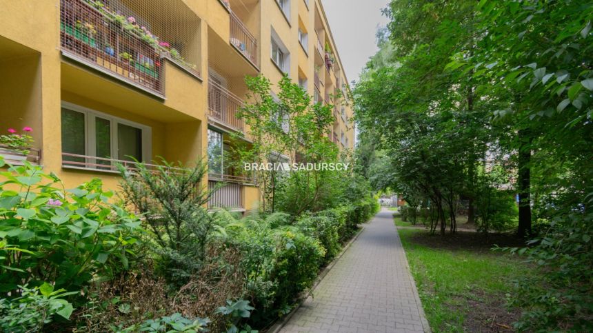 Dwupokojowe mieszkanie z olbrzymim potencjałem! miniaturka 22