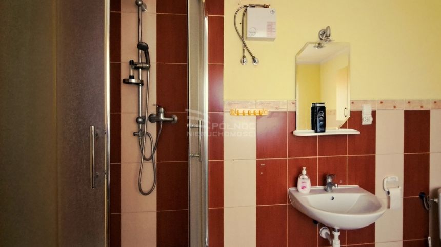 Budynek pensjonatowy z pokojami do wynajecia miniaturka 6