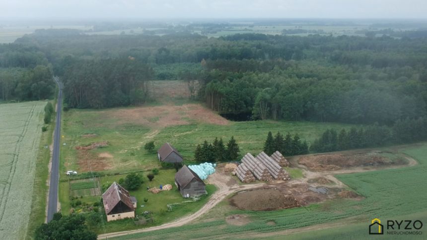 Działka z drewnianą stodołą. Jezioro Woświn. Las. miniaturka 3