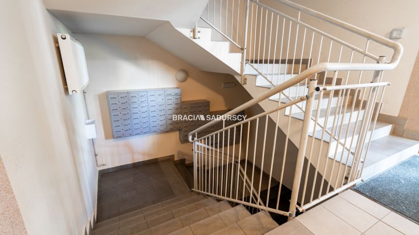 3 pokoje, dwa balkony, po remoncie miniaturka 35