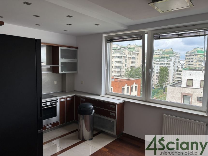 Komfortowy 4-pokojowy apartament na Woli miniaturka 7